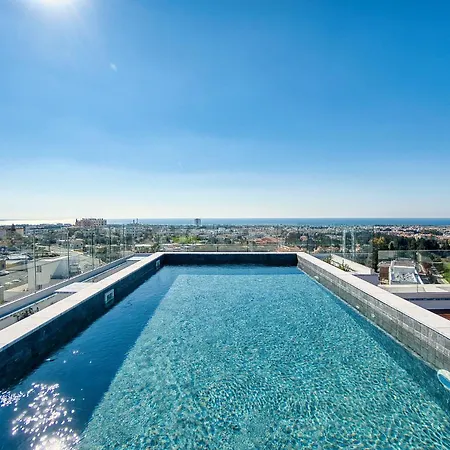 Modern Sea-view Work Apartment, Sit-stand Desk, Pool, Gym & Walk To Old Town Apartman *