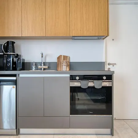 Apartment Modern Sea-view Work Apartment, Sit-stand Desk, Pool, Gym & Walk To Old Town *
