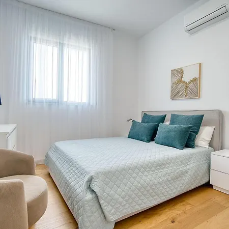 Apartman Modern Sea-view Work Apartment, Sit-stand Desk, Pool, Gym & Walk To Old Town