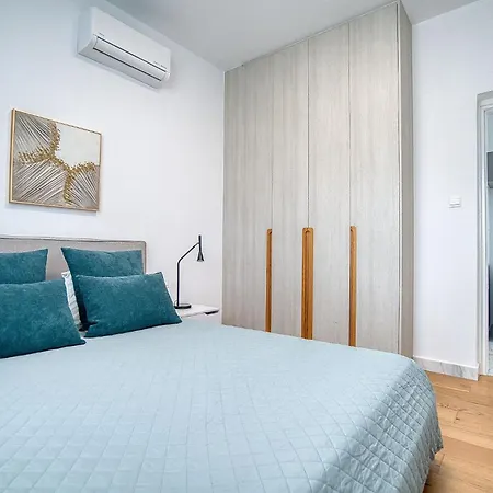 Apartman Modern Sea-view Work Apartment, Sit-stand Desk, Pool, Gym & Walk To Old Town *