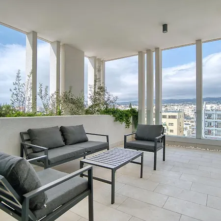 Modern Sea-view Work Apartment, Sit-stand Desk, Pool, Gym & Walk To Old Town *