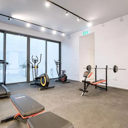 Modern Sea-view Work Apartment, Sit-stand Desk, Pool, Gym & Walk To Old Town Apartman *