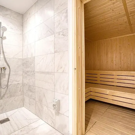 Modern Sea-view Work Apartment, Sit-stand Desk, Pool, Gym & Walk To Old Town Apartman *